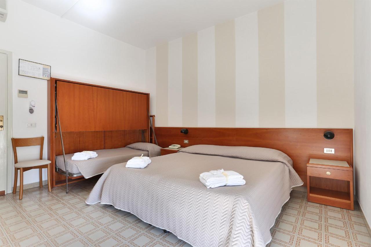 Hotel Brunella Λίντο ντι Καμαϊόρε Εξωτερικό φωτογραφία