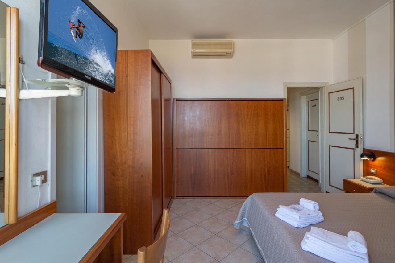 Hotel Brunella Λίντο ντι Καμαϊόρε Εξωτερικό φωτογραφία