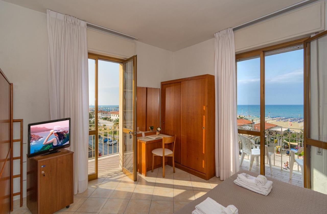 Hotel Brunella Λίντο ντι Καμαϊόρε Εξωτερικό φωτογραφία
