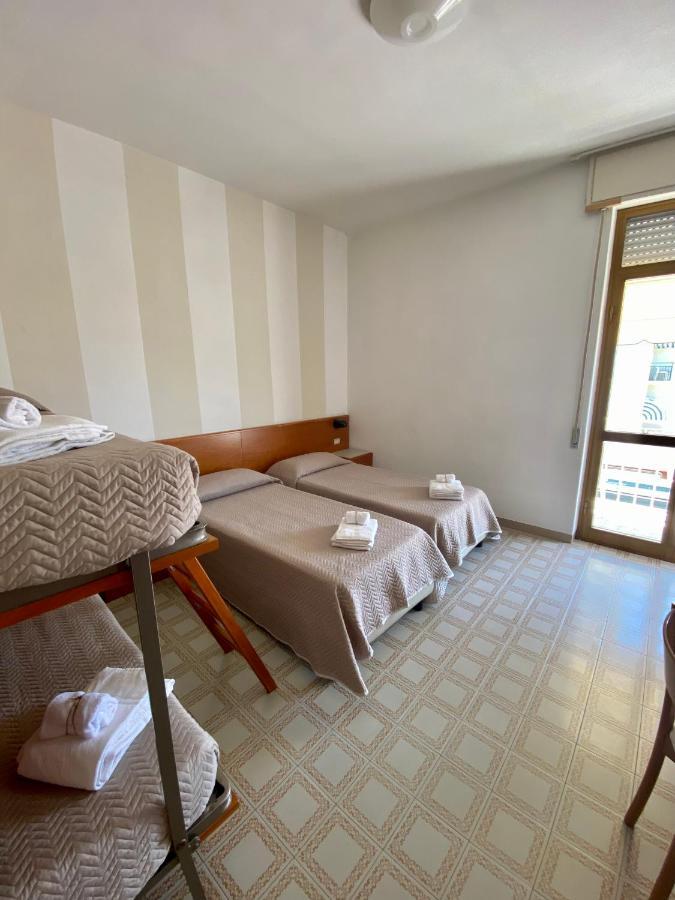 Hotel Brunella Λίντο ντι Καμαϊόρε Εξωτερικό φωτογραφία
