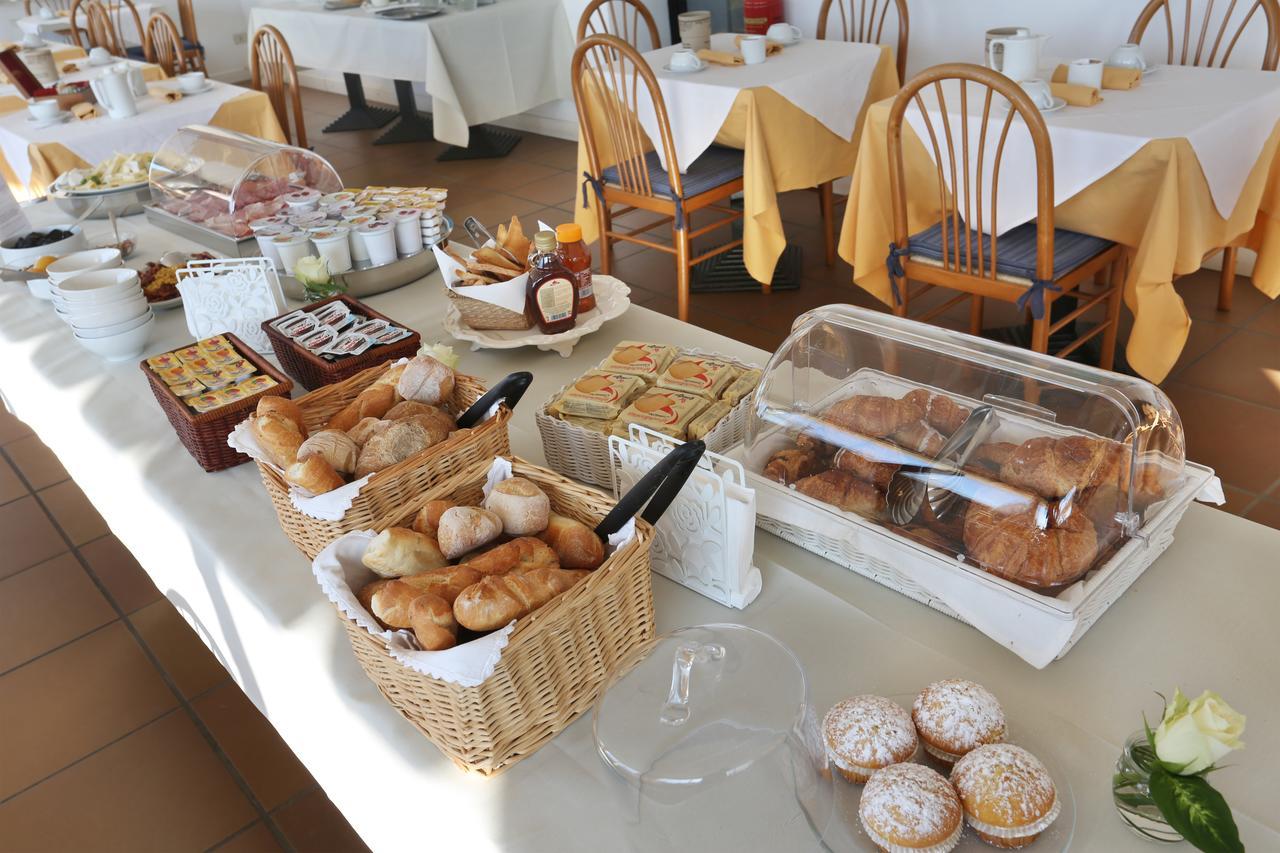 Hotel Brunella Λίντο ντι Καμαϊόρε Εξωτερικό φωτογραφία