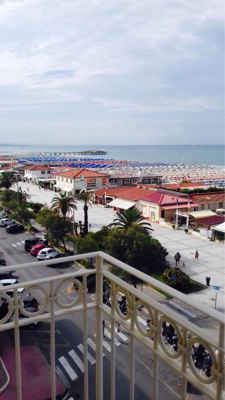 Hotel Brunella Λίντο ντι Καμαϊόρε Εξωτερικό φωτογραφία