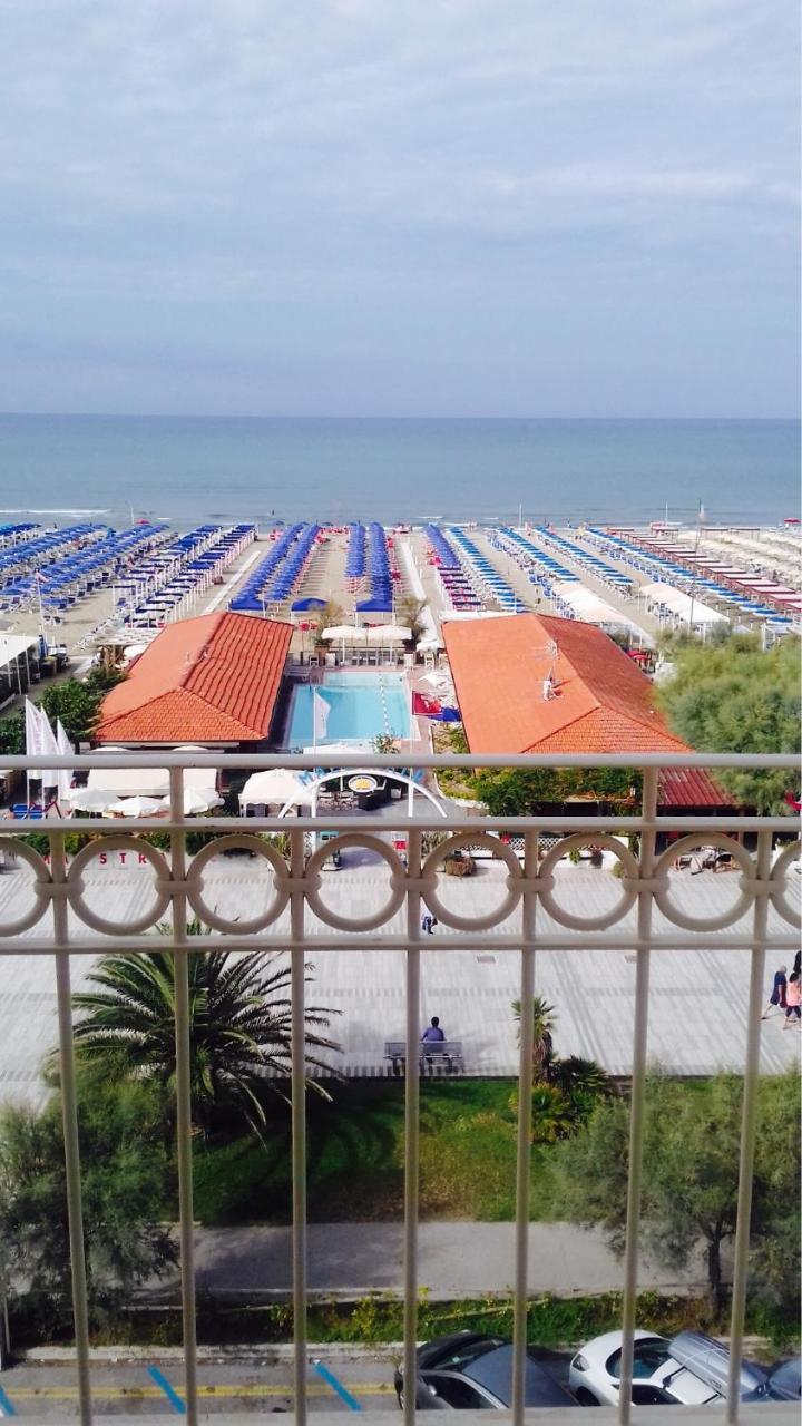 Hotel Brunella Λίντο ντι Καμαϊόρε Εξωτερικό φωτογραφία