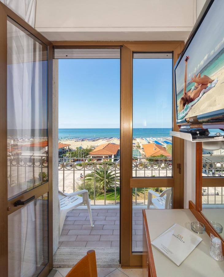 Hotel Brunella Λίντο ντι Καμαϊόρε Εξωτερικό φωτογραφία