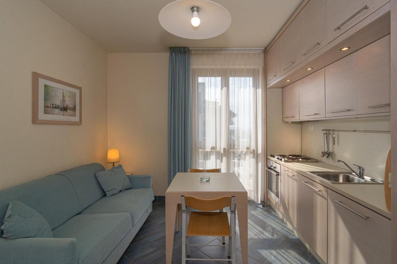 Hotel Brunella Λίντο ντι Καμαϊόρε Εξωτερικό φωτογραφία