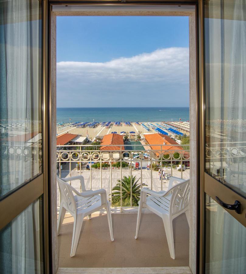 Hotel Brunella Λίντο ντι Καμαϊόρε Εξωτερικό φωτογραφία