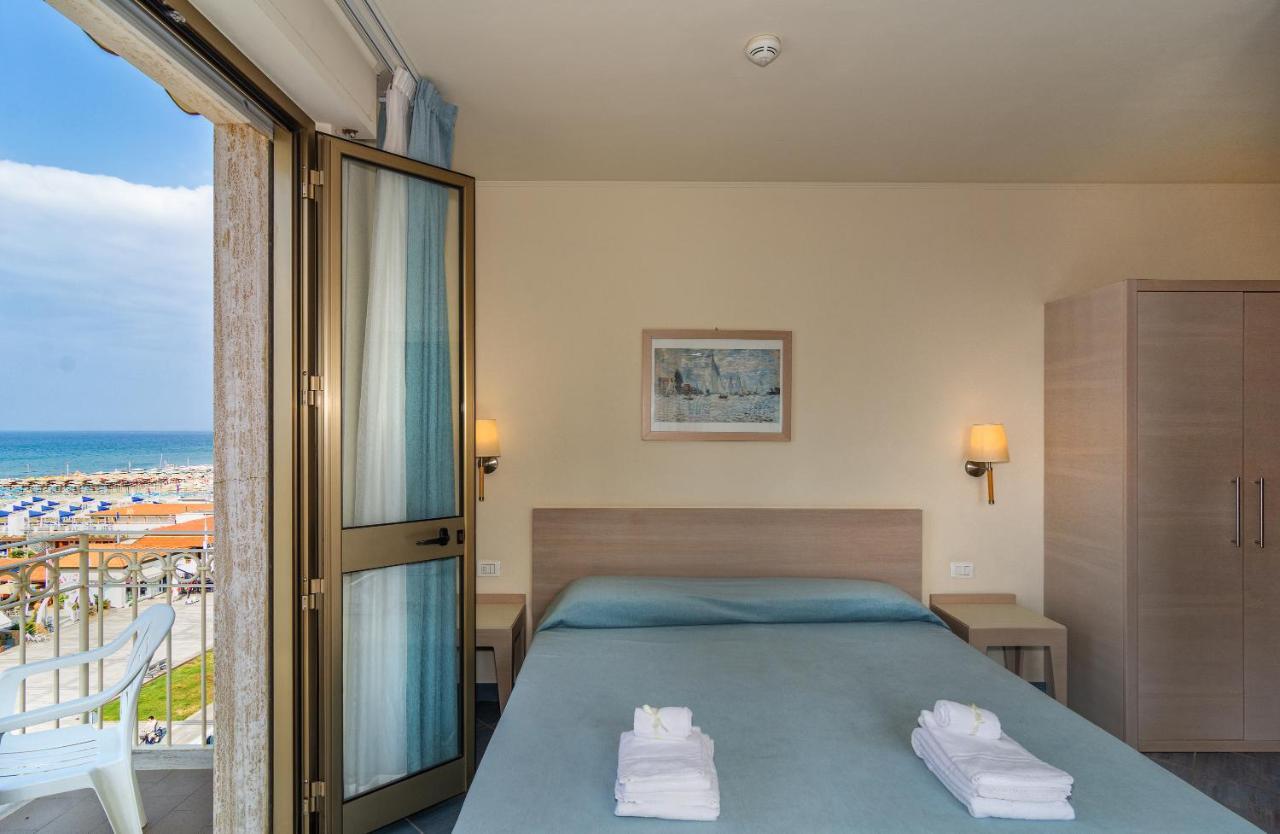 Hotel Brunella Λίντο ντι Καμαϊόρε Εξωτερικό φωτογραφία
