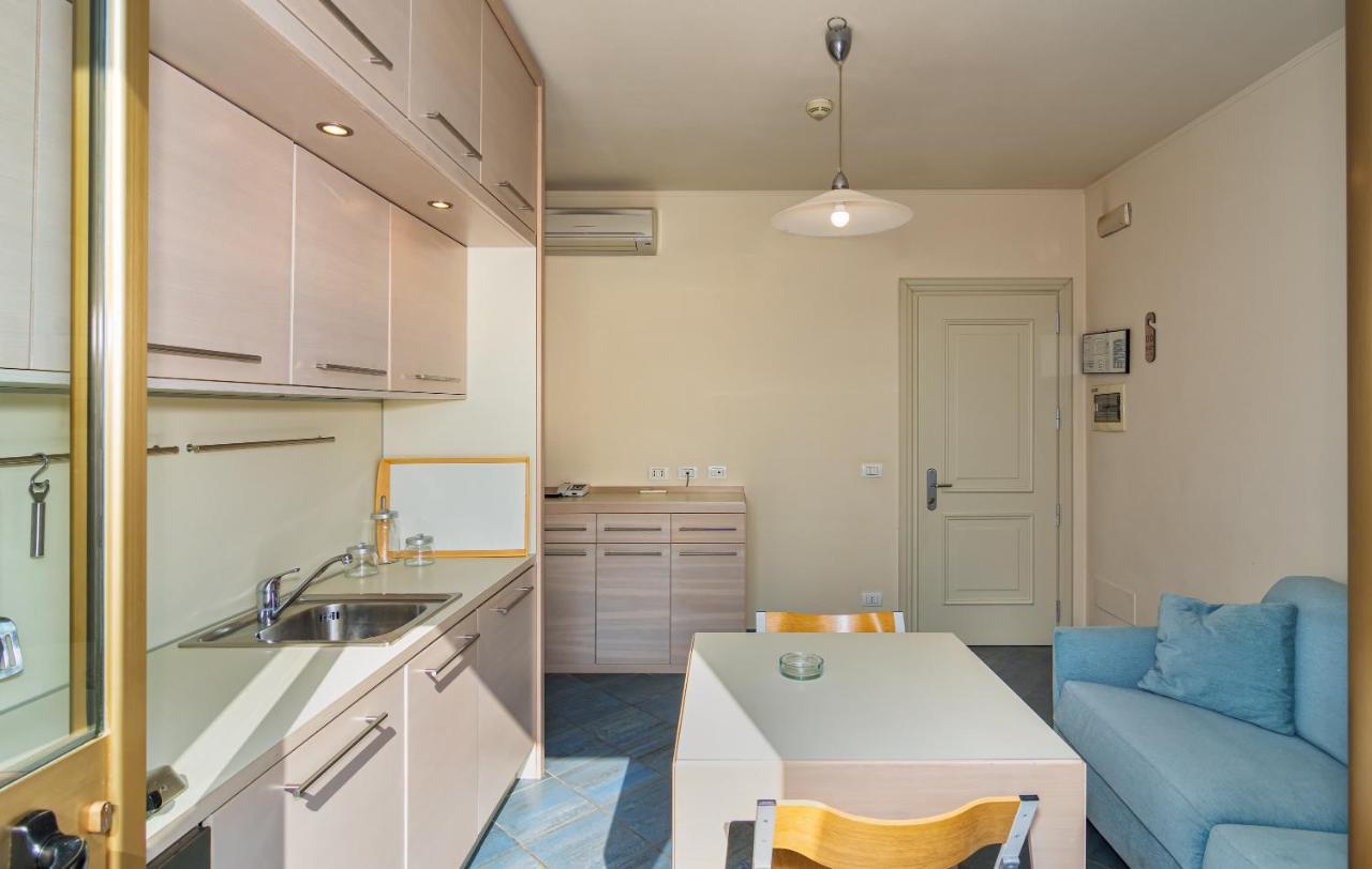 Hotel Brunella Λίντο ντι Καμαϊόρε Εξωτερικό φωτογραφία