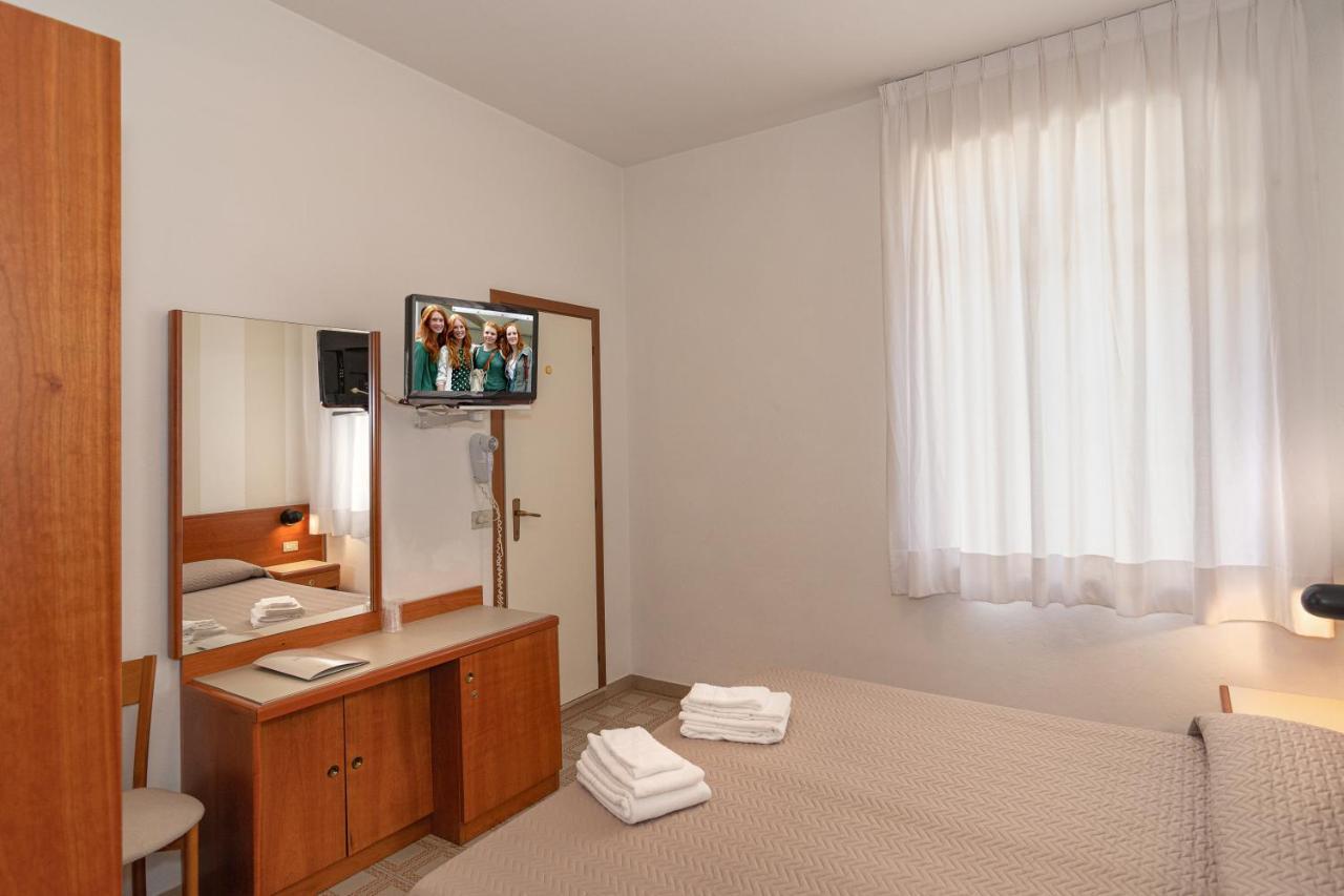 Hotel Brunella Λίντο ντι Καμαϊόρε Εξωτερικό φωτογραφία