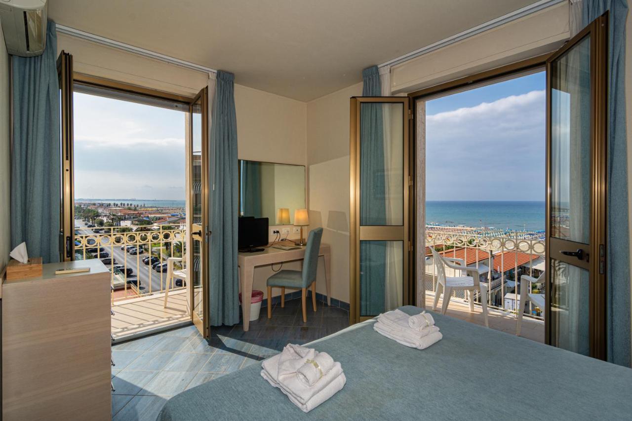 Hotel Brunella Λίντο ντι Καμαϊόρε Εξωτερικό φωτογραφία