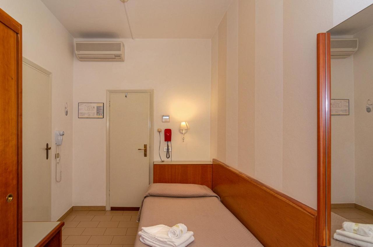 Hotel Brunella Λίντο ντι Καμαϊόρε Εξωτερικό φωτογραφία