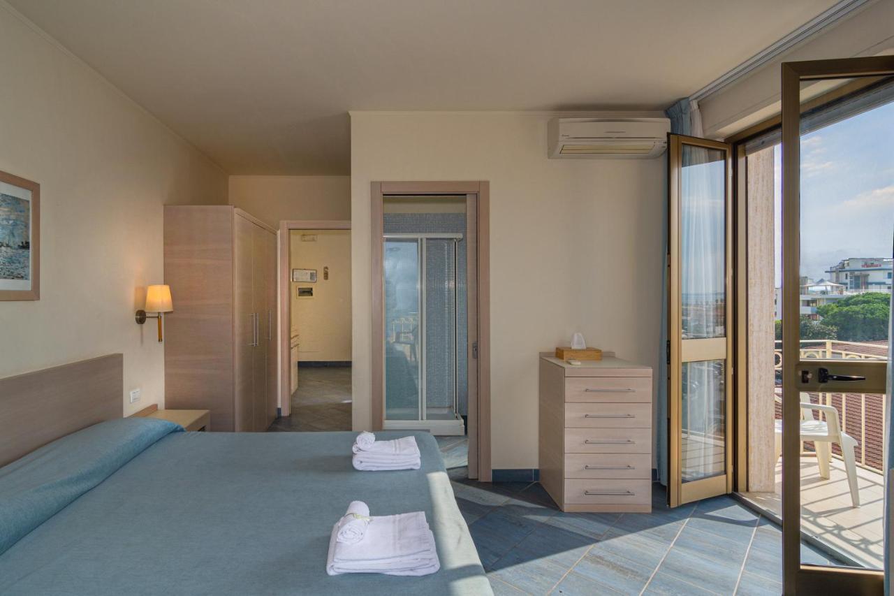 Hotel Brunella Λίντο ντι Καμαϊόρε Εξωτερικό φωτογραφία
