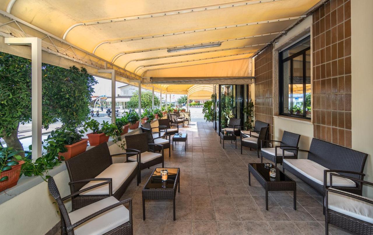 Hotel Brunella Λίντο ντι Καμαϊόρε Εξωτερικό φωτογραφία