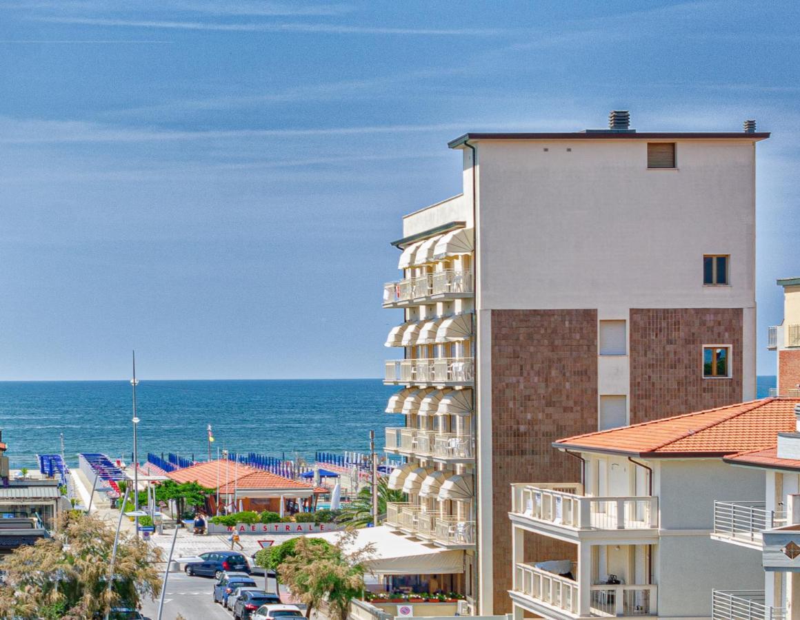 Hotel Brunella Λίντο ντι Καμαϊόρε Εξωτερικό φωτογραφία