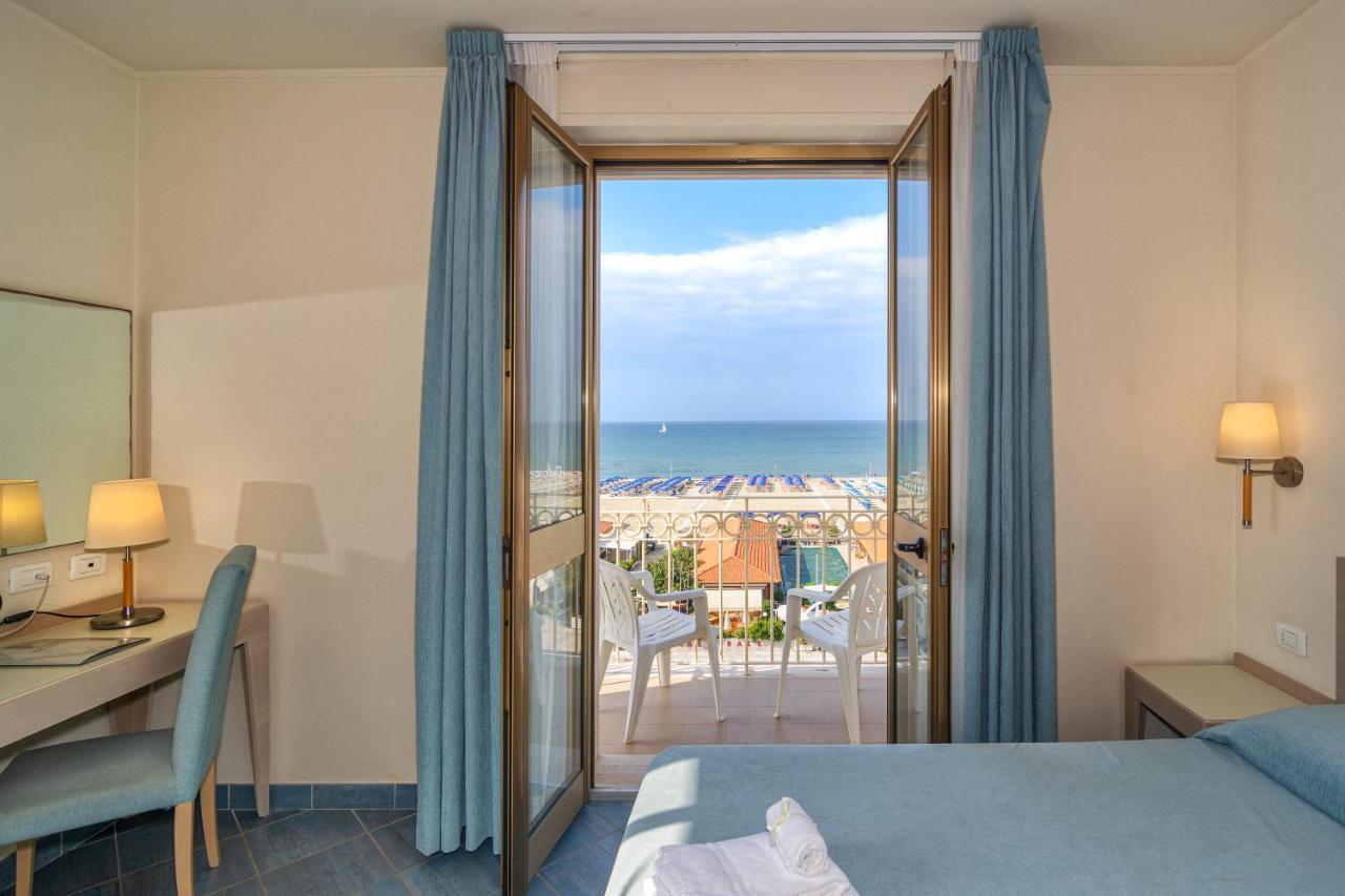 Hotel Brunella Λίντο ντι Καμαϊόρε Εξωτερικό φωτογραφία