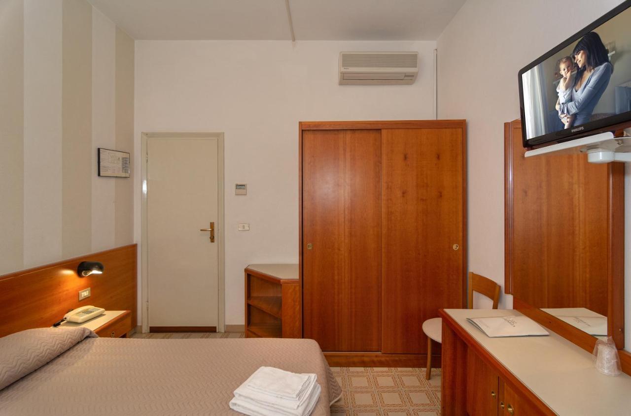 Hotel Brunella Λίντο ντι Καμαϊόρε Εξωτερικό φωτογραφία