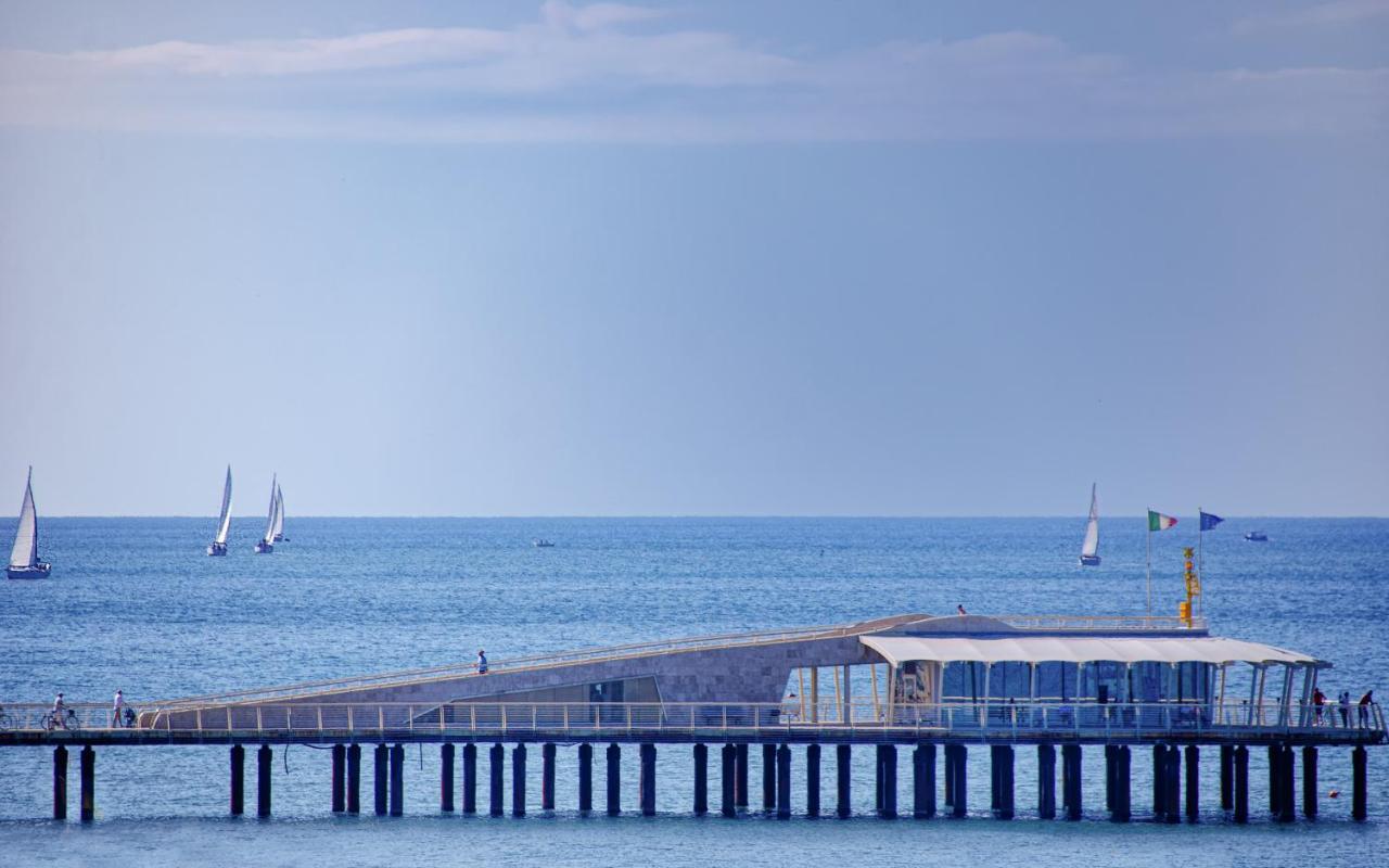 Hotel Brunella Λίντο ντι Καμαϊόρε Εξωτερικό φωτογραφία
