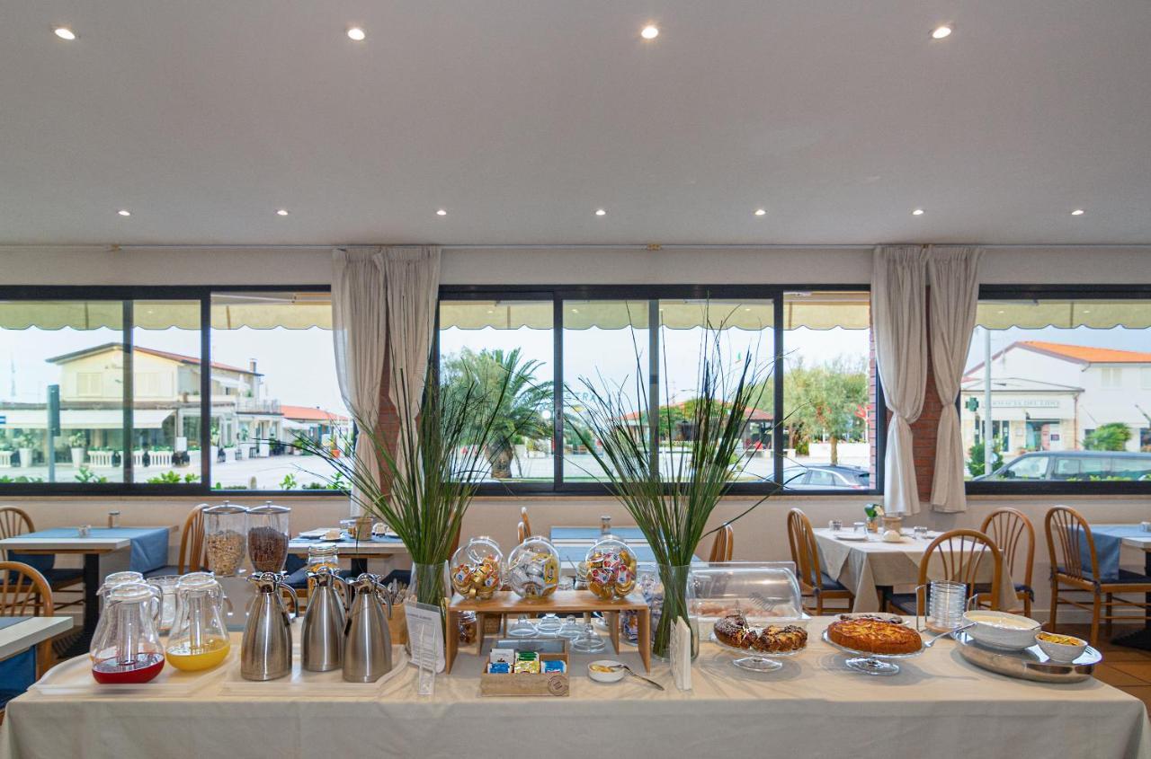 Hotel Brunella Λίντο ντι Καμαϊόρε Εξωτερικό φωτογραφία